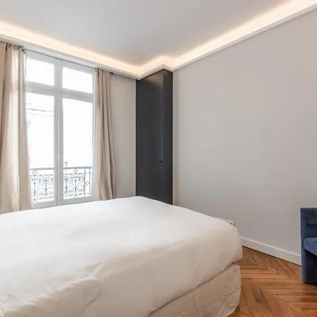 Luxury - 5 Min Walk From Champs-elysees Apartment *