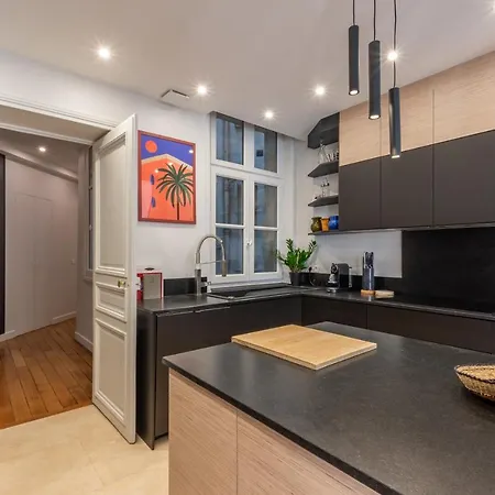 Luxury - 5 Min Walk From Champs-elysees Apartment