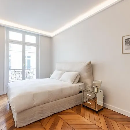 Luxury - 5 Min Walk From Champs-elysees Apartment