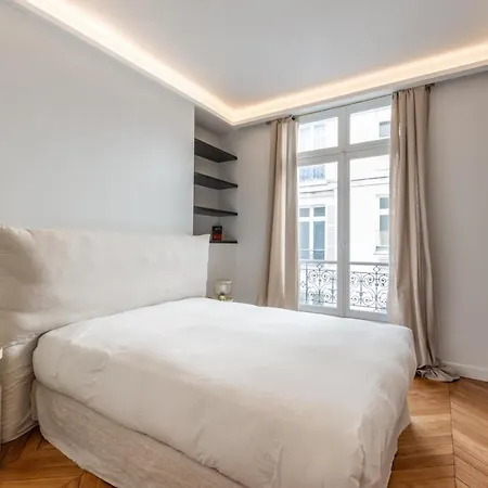 Luxury - 5 Min Walk From Champs-elysees Apartment
