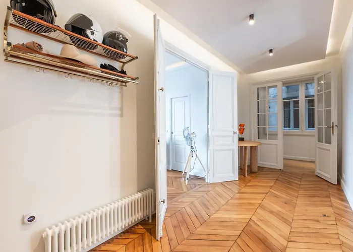 Lägenhet Luxury - 5 Min Walk From Champs-elysees *