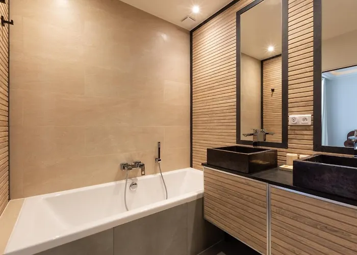 Lägenhet Luxury - 5 Min Walk From Champs-elysees *