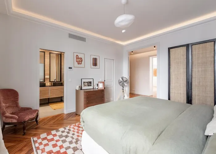 Lägenhet Luxury - 5 Min Walk From Champs-elysees *