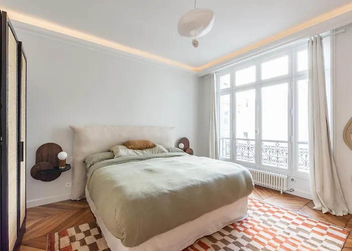 Lägenhet Luxury - 5 Min Walk From Champs-elysees *